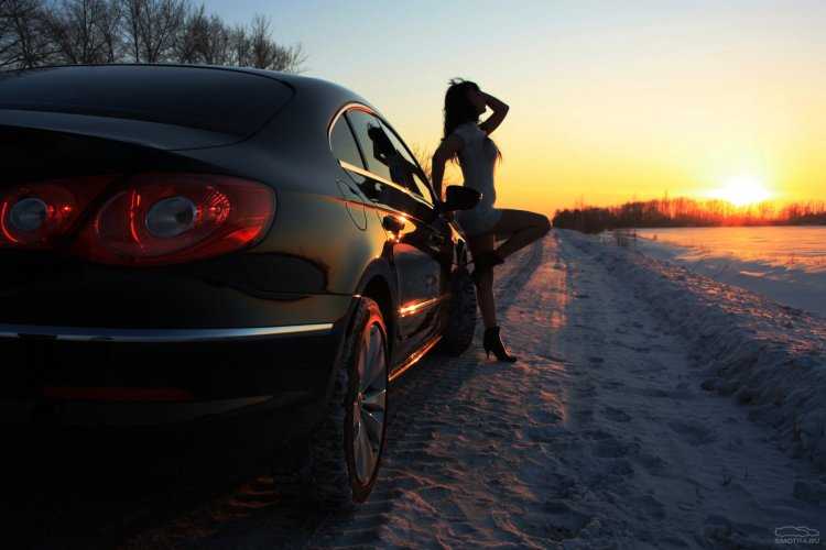 Ночью возле машины