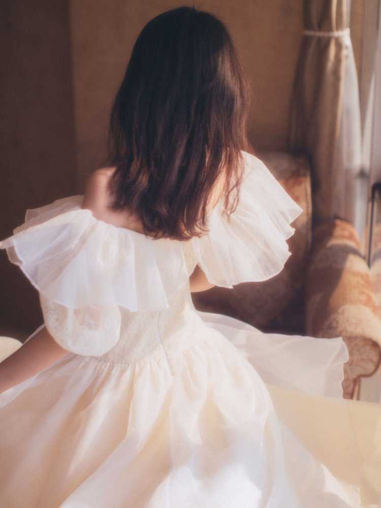 Брюнетка в белом сарафане25