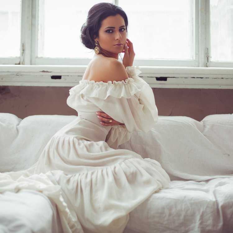 Девушка в белом