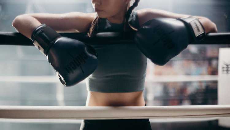 Шилдс боксерша