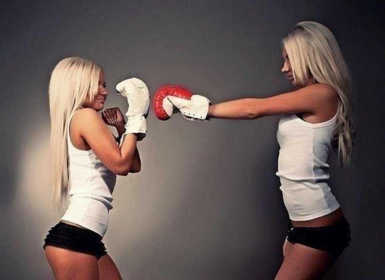 Женский бокс блондинка