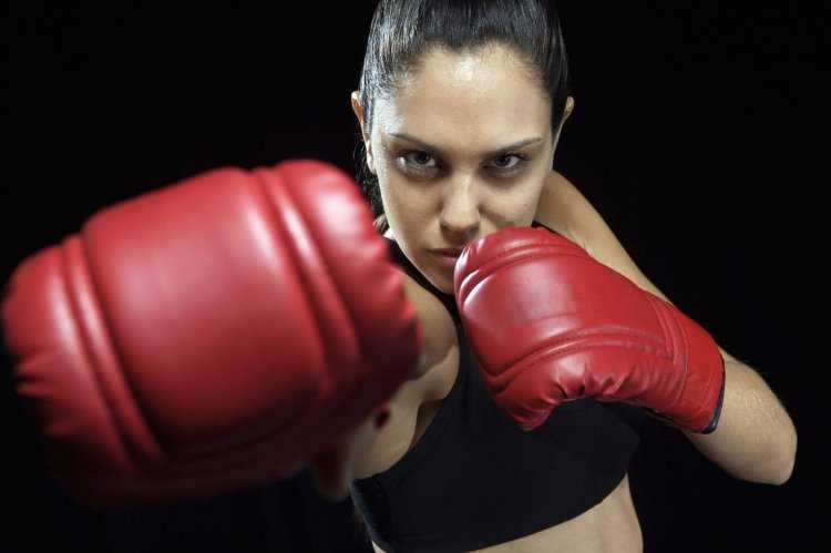Девочка боксер