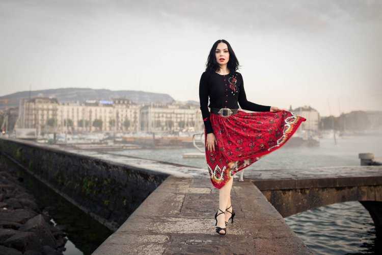 Девушка в городе