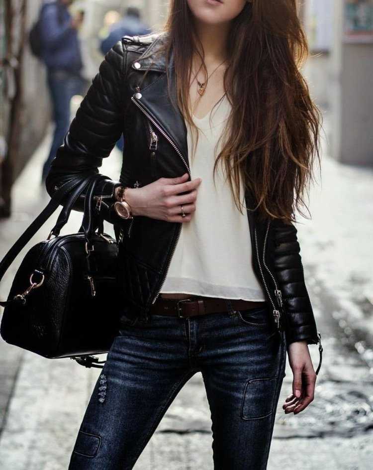 Девушка в Кожанке