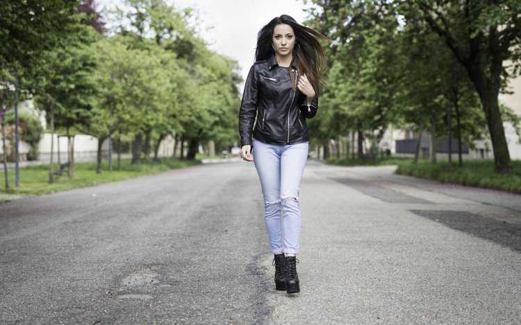 Девушки в джинсах