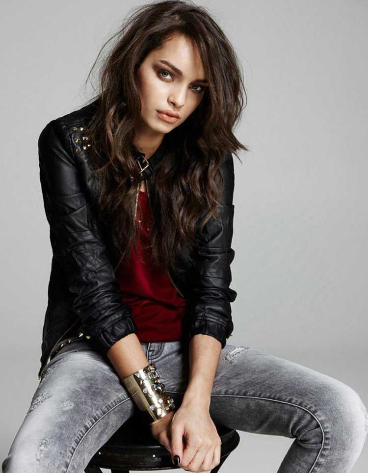 Тейлор Хилл в косухе