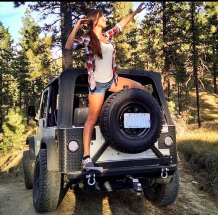 Фотосессия с джипом на природе