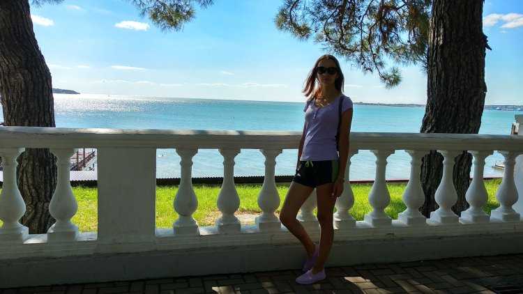 Интимные ласки брюнетки в Геленджике