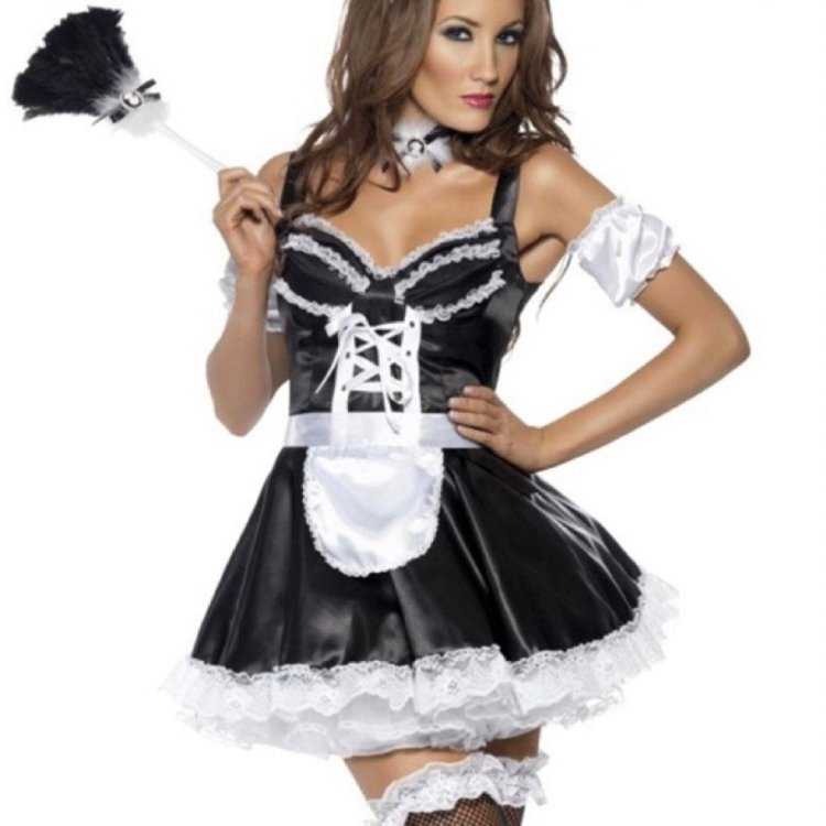 Танец в костюме горничной