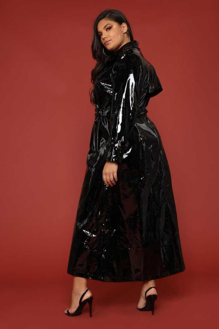 Девушки в кожаных плащах