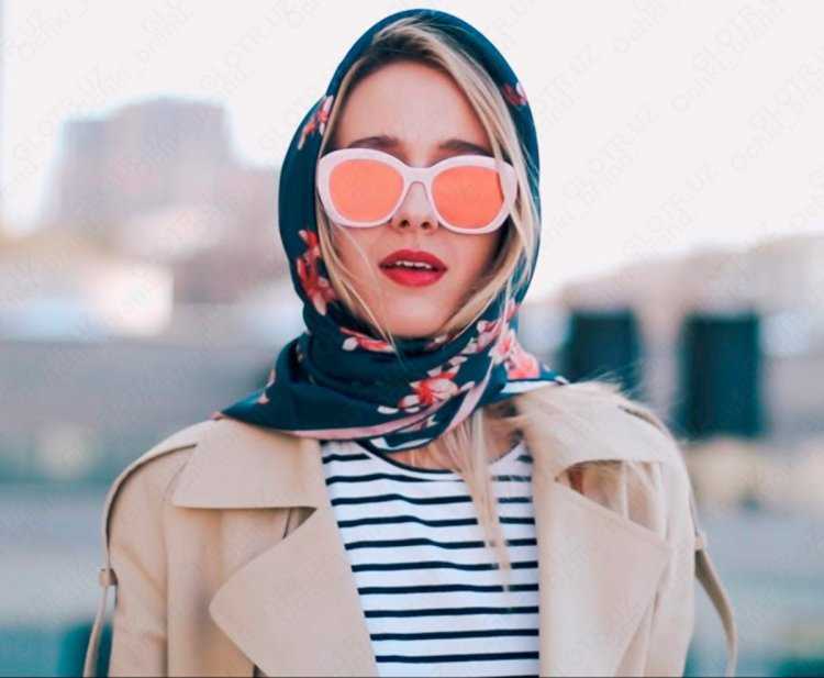 Девушка стильная в платке