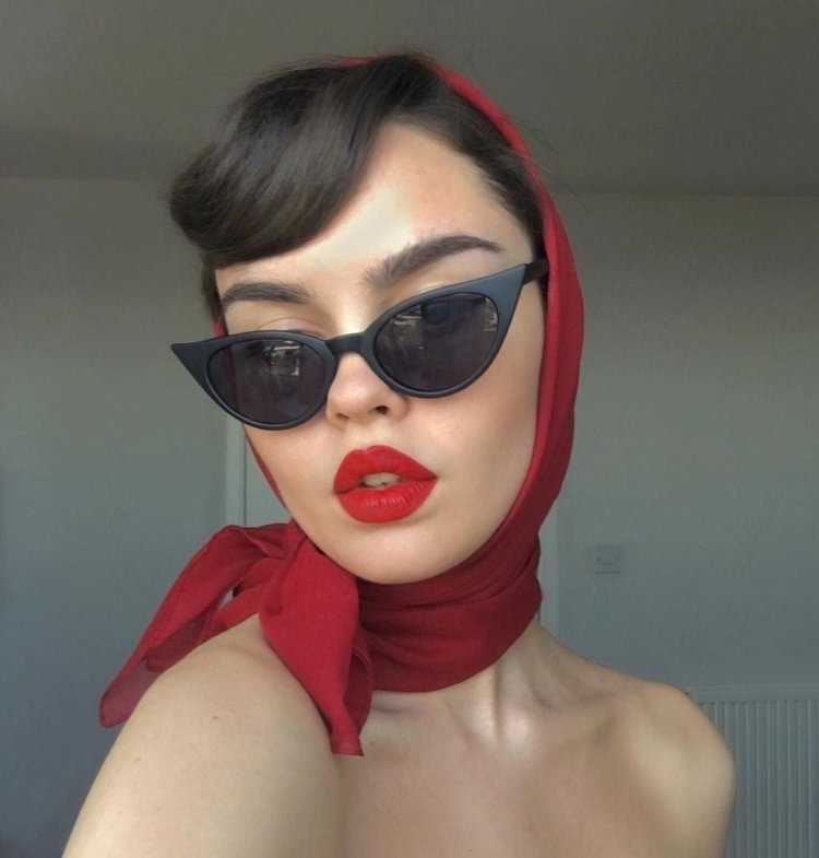 Левушка в ПОАТКЕ И очках