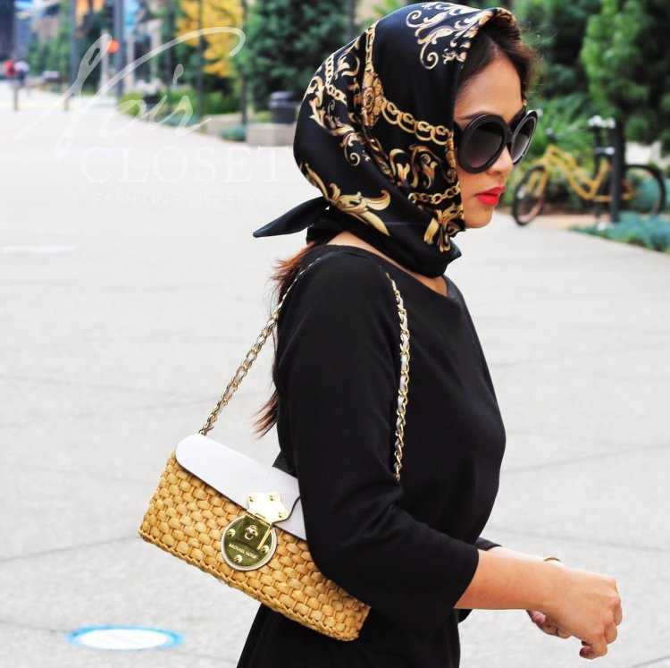 Девушка в модном платке