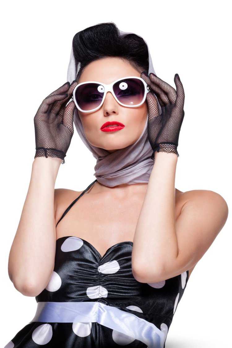 Гламурные женщины в темных очках