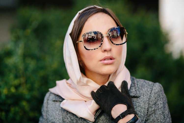 Фотосессия в платке и очках любительская