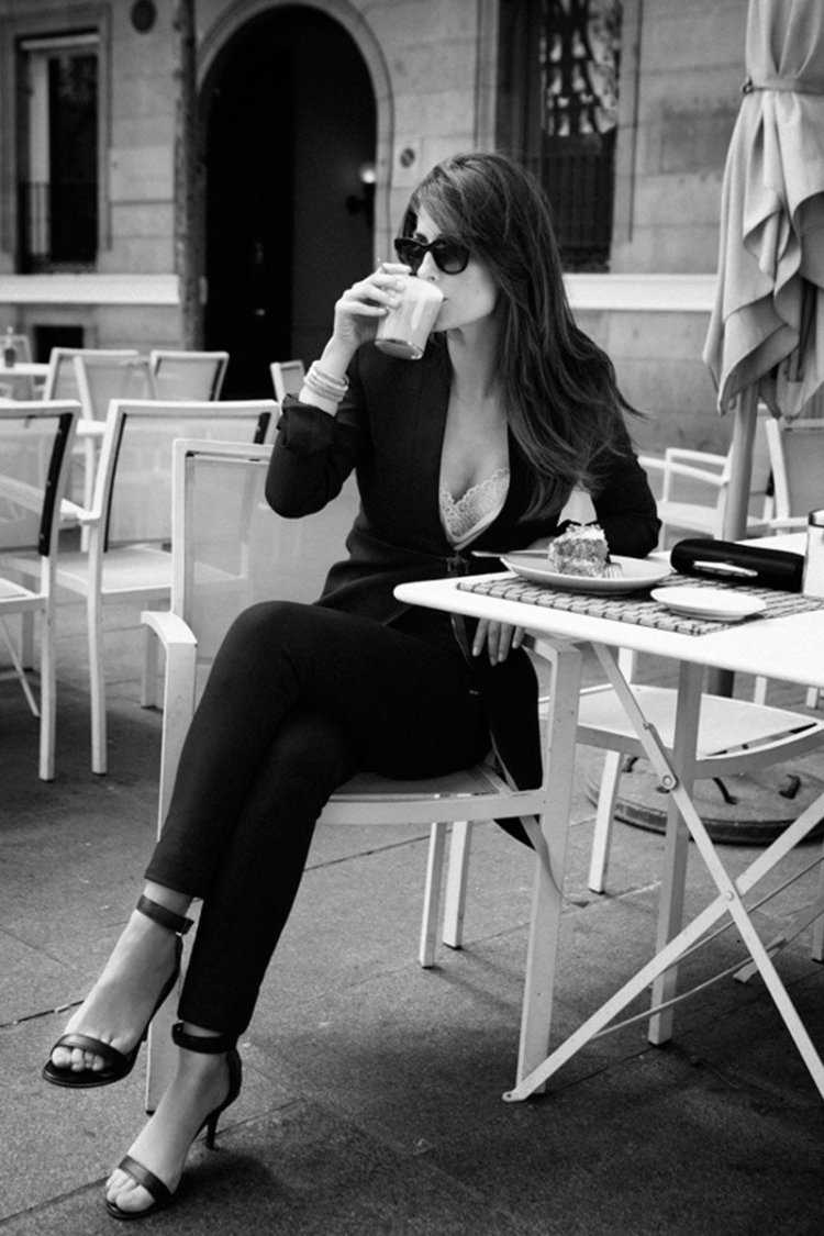 Девушка черно белое