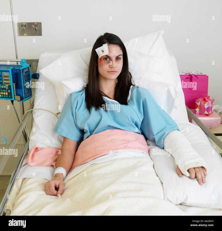 Женщина в больничной палате