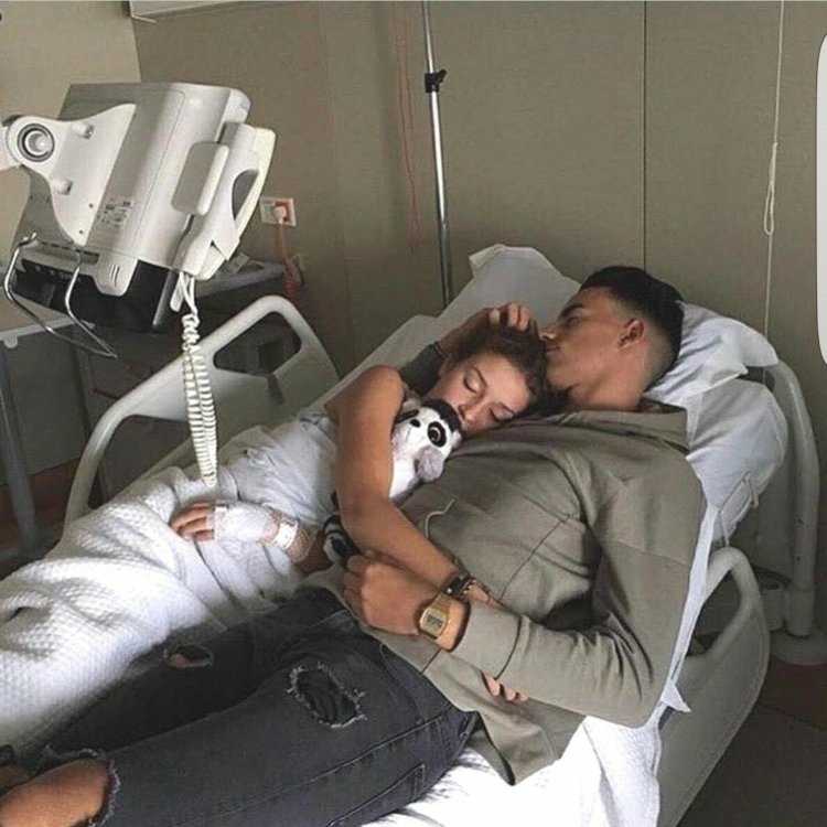 Молодые люди в больнице