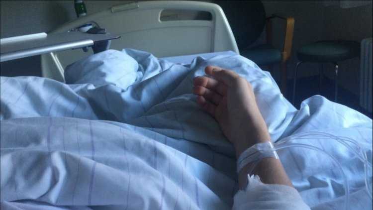 Брюнетка в палате44