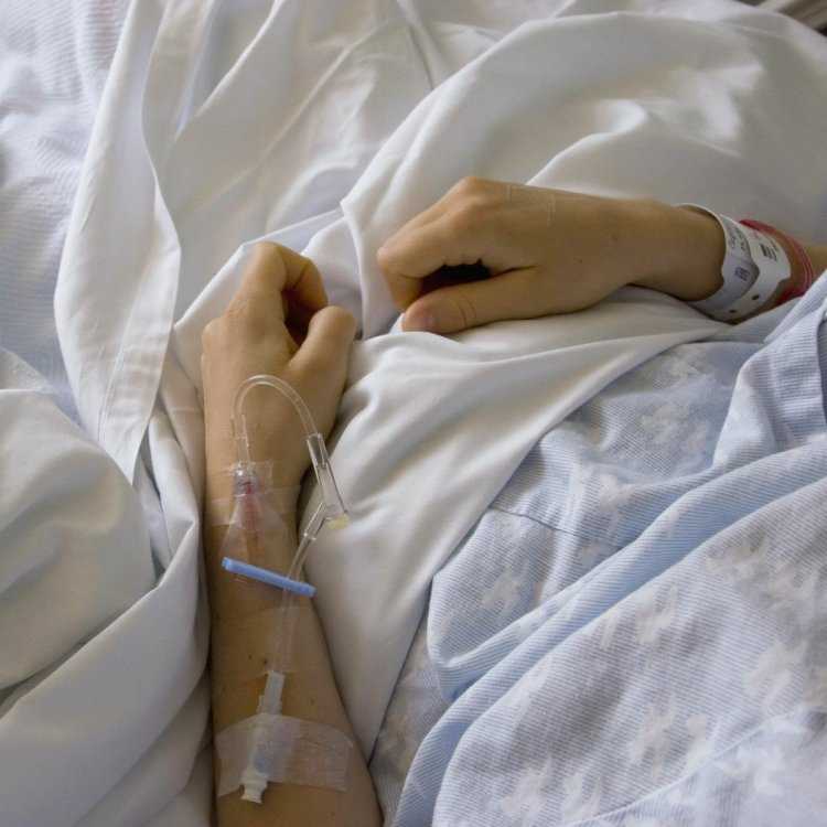 Девушка в больнице Эстетика