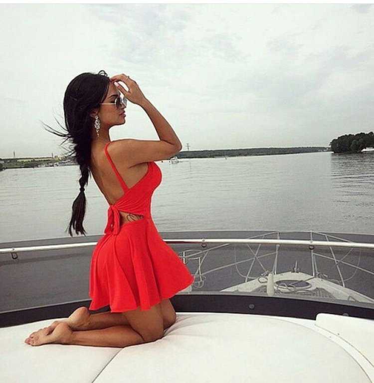 Нита Кузьмина в платье