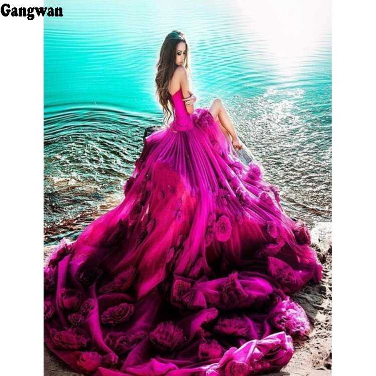 Платье цвета фуксии