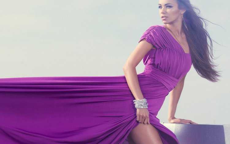 Девушка в платье красивая