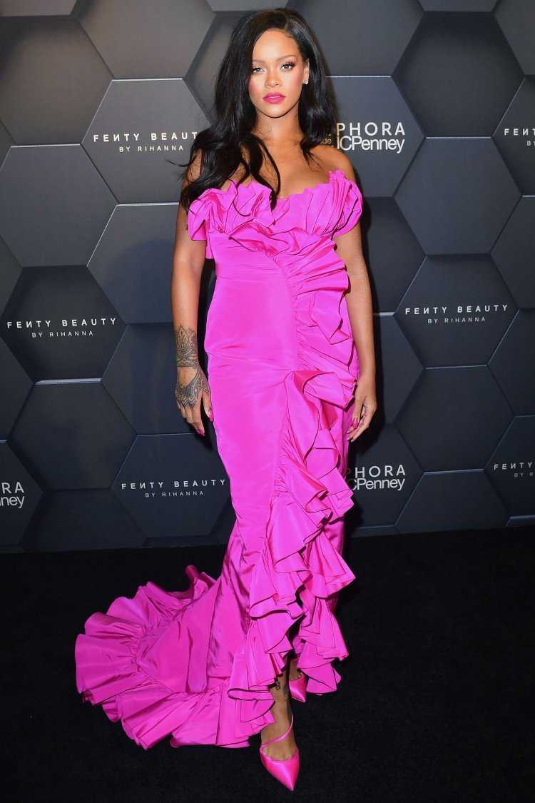 Звёзды в нарядах цвет фуксии