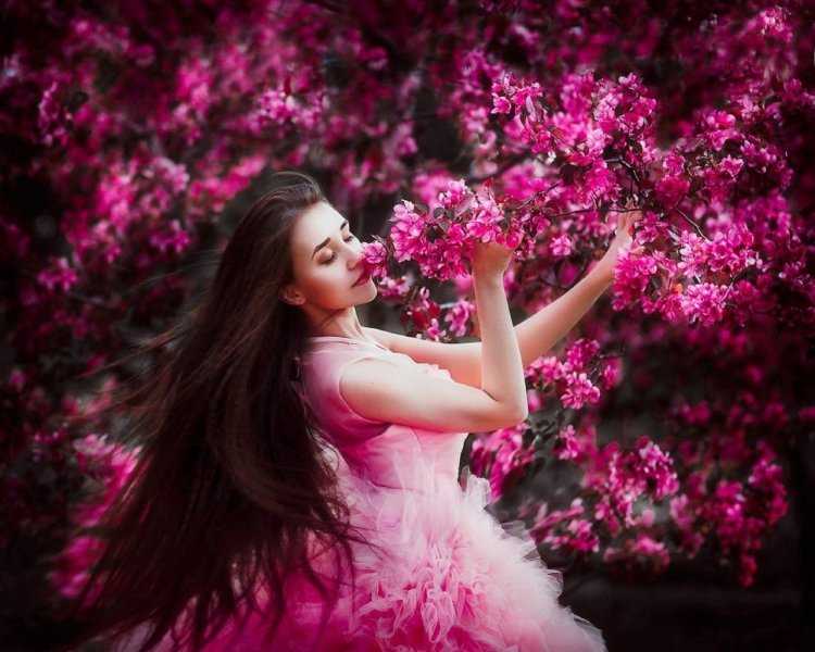 Девушка в розовом