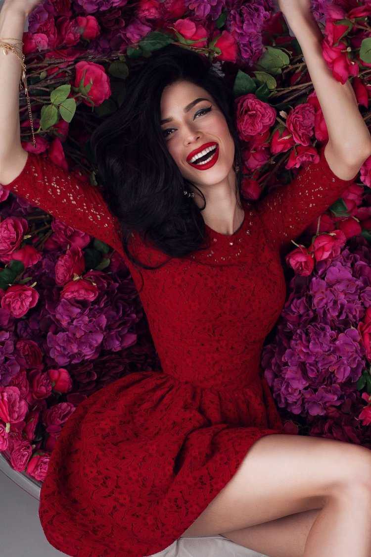 Девушка в платье