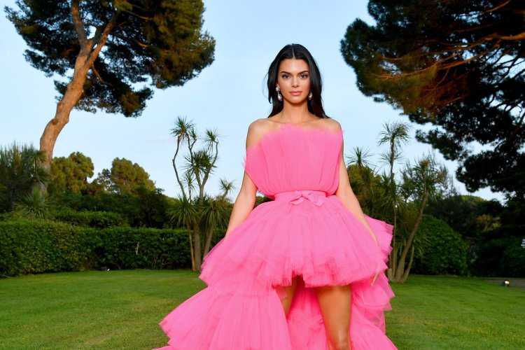 Кендалл Дженнер в розовом