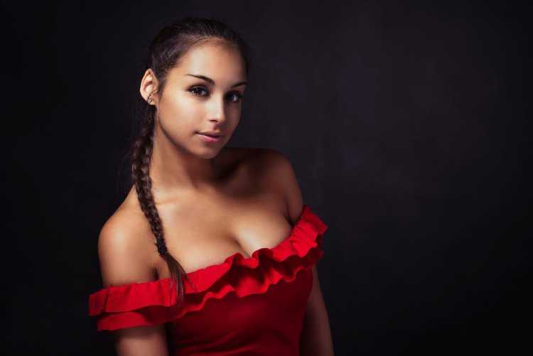 Красавицы с декольте