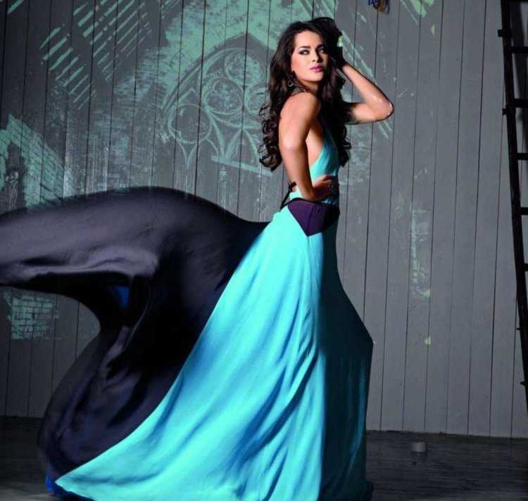 Девушка в голубом Вечернем платье