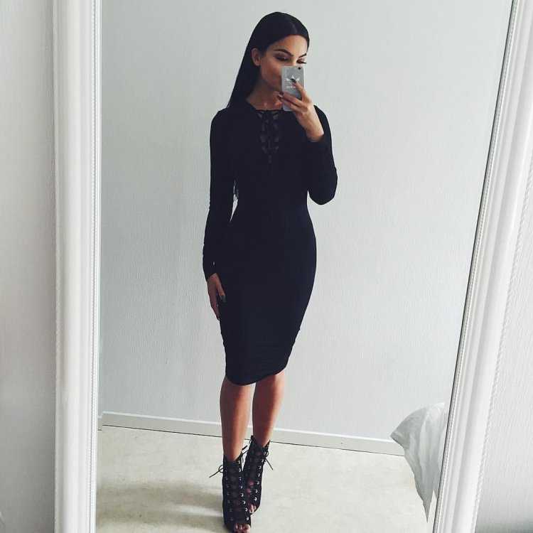 Девушка в платье без лица