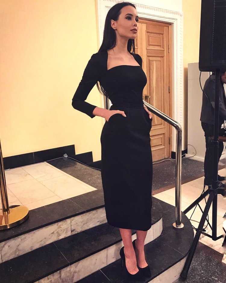 Анастасия Решетова в черном платье