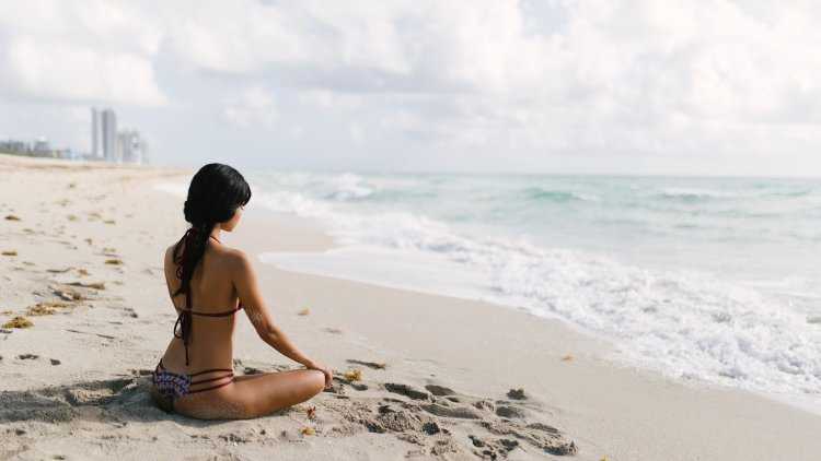 Девушка на Песчаном пляже