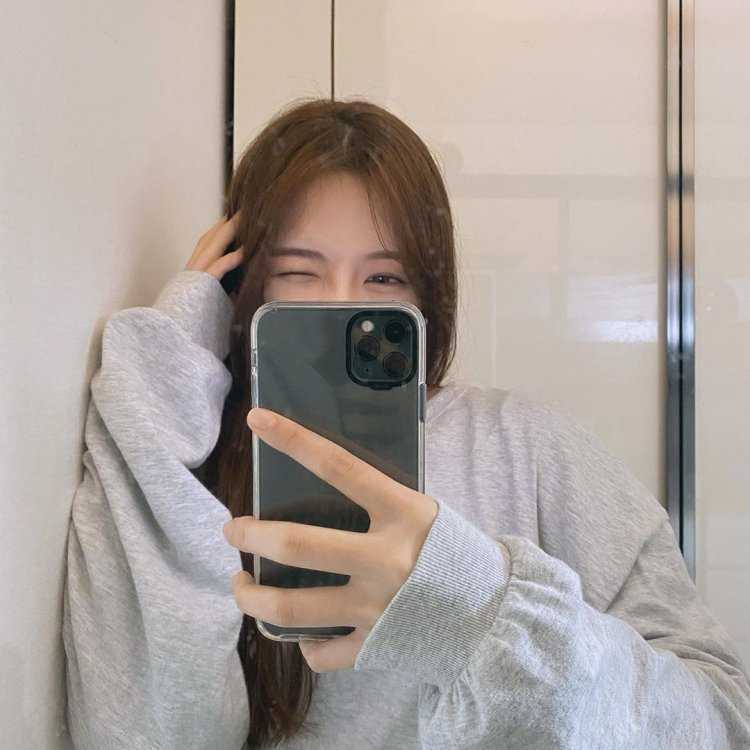 Кореец Миррор селфи