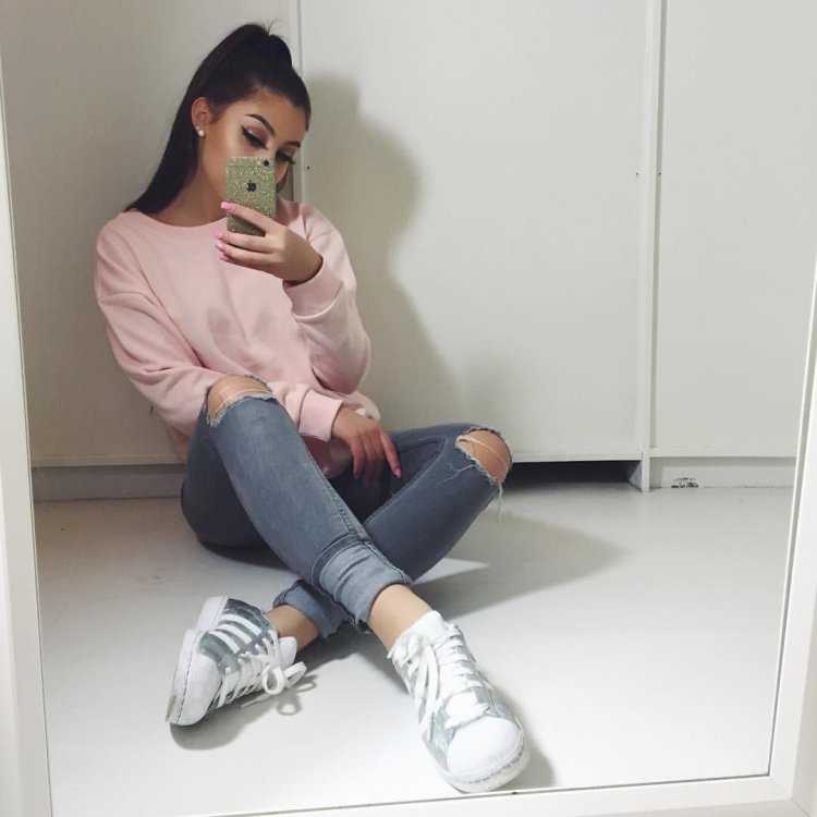 Модные девушки с айфонами