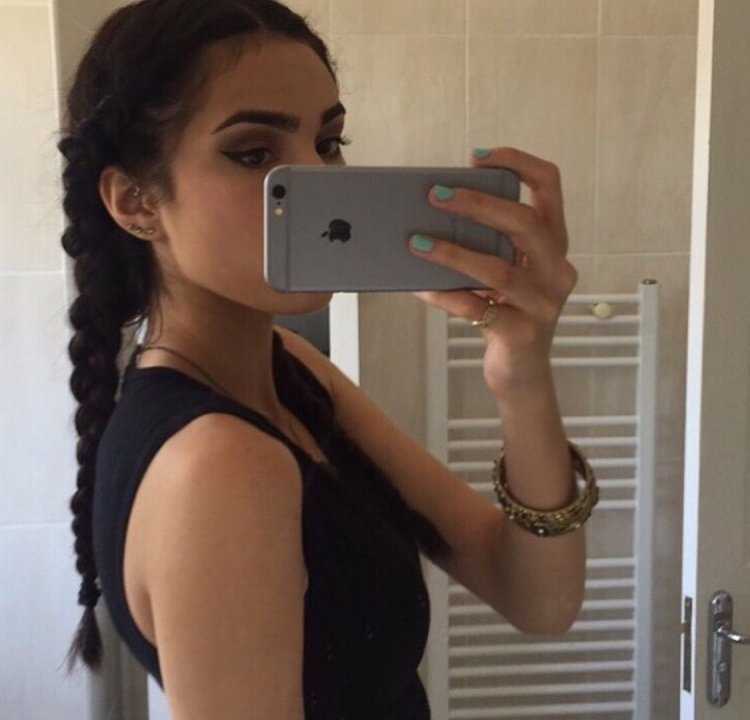 Красивые девочки с айфонами