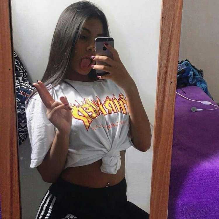 Топовые девушки у зеркала