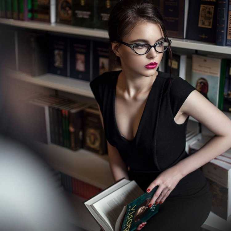 Октябрина Максимова декольте