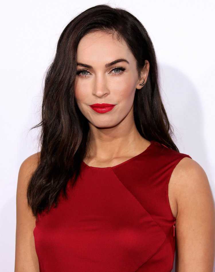 Меган Фокс Микаэла Бейнс