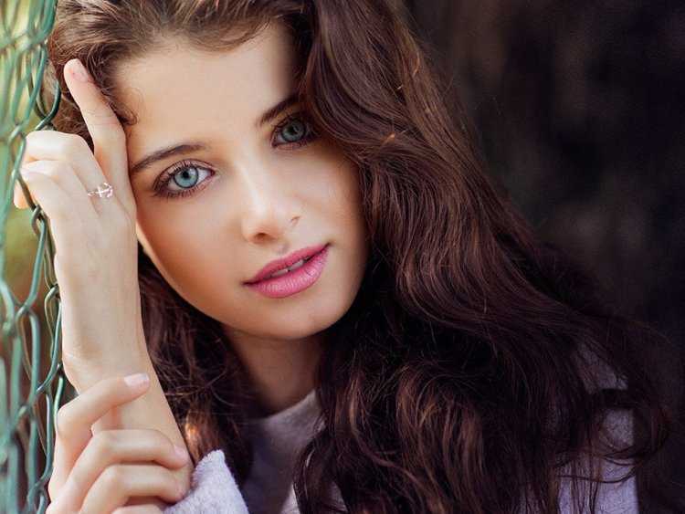 Красивые глаза девушки