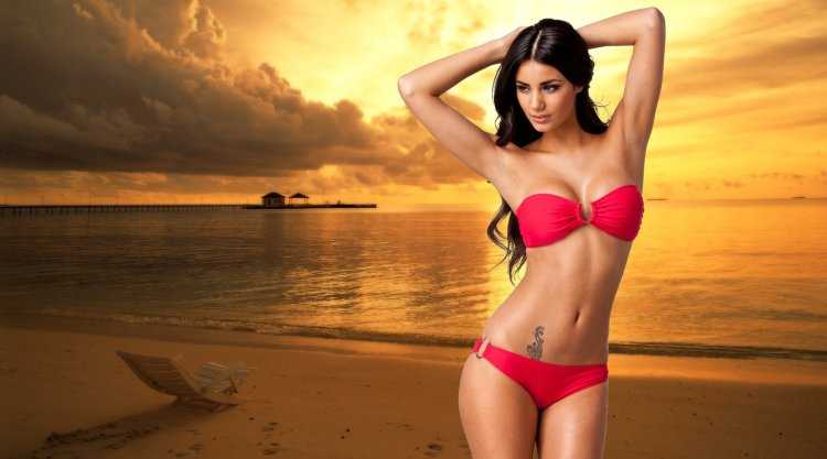 Красивые девушки в купальниках