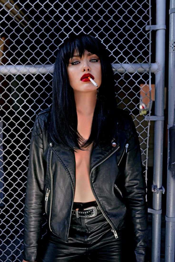 Кристина Базан с черными волосами