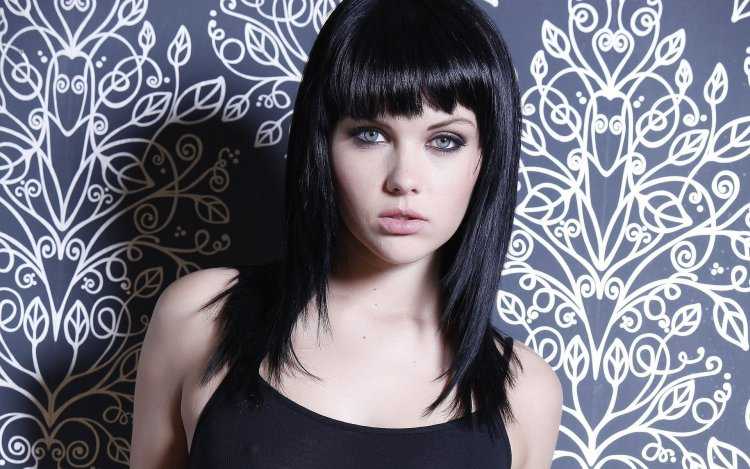 Мелисса Кларк с челкой