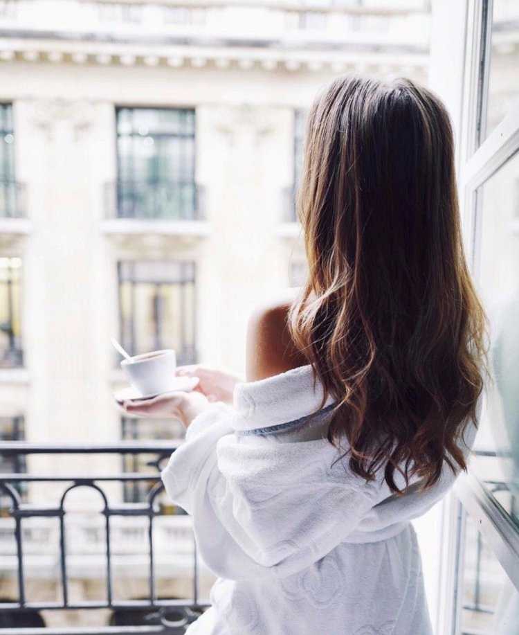 Девушка утром