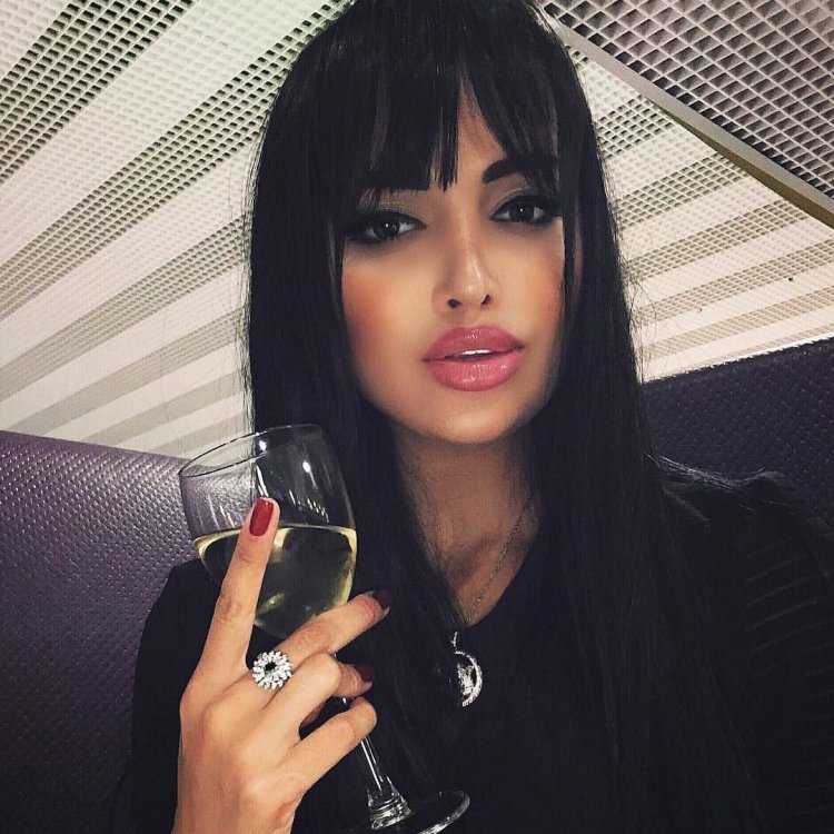 Нита Кузьмина Инстаграм с челкой