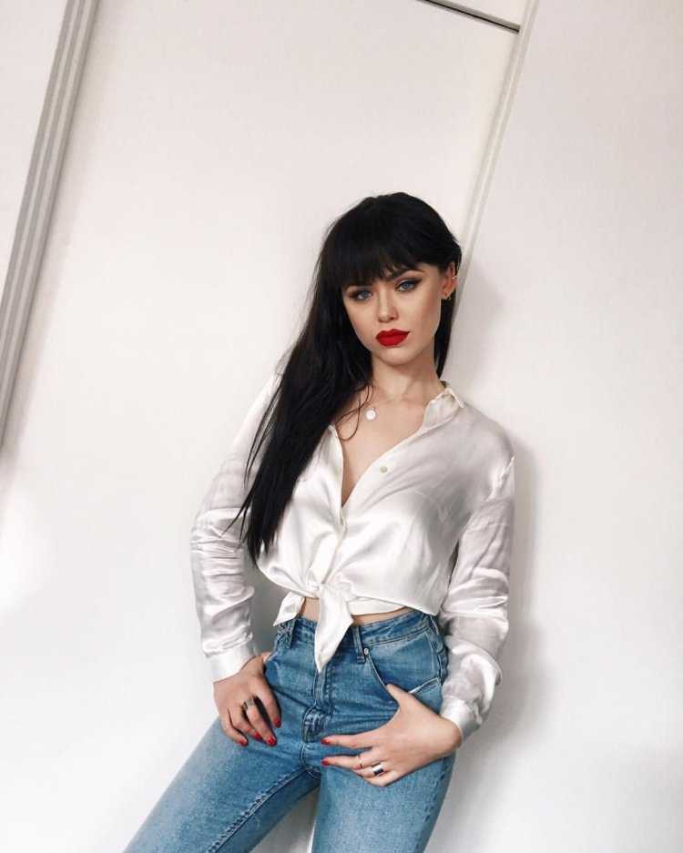 Кристина Базан с черными волосами