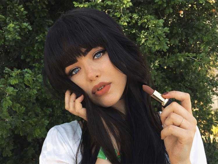 Кристина Базан с черными волосами